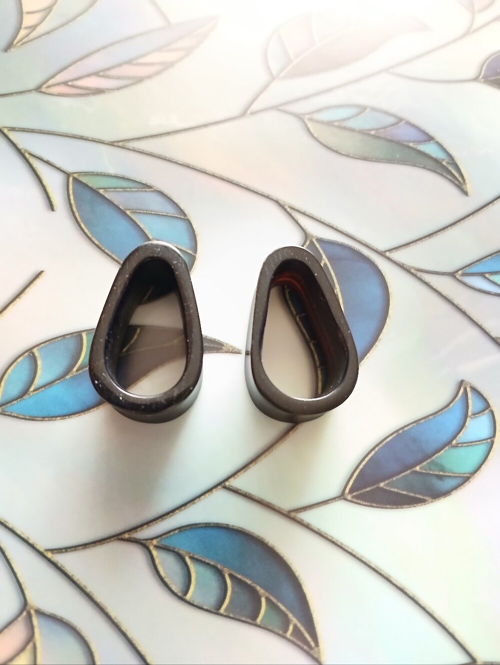 22mm Tall Carved Horn Tear Drop Eyelets